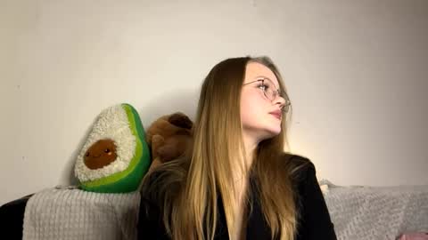 Elise online show from December 1, 5:18 pm