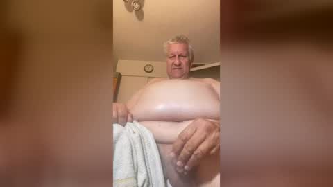 Snapshot of weightroom1958 chatting on August 8, 4:36 am weightroom1958 online show from August 8, 4:36 am