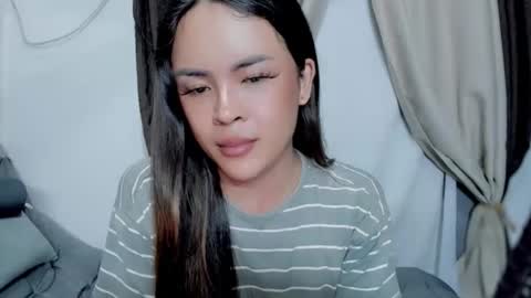 Hi Im LOVIE Please dont forget to follow and thumbs up me online show from May 23, 2:43 pm