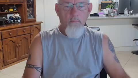 Wellhelloo online show from February 21, 7:48 pm