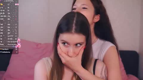 Nora online show from November 5, 7:25 pm