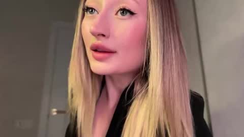 Daisy    online show from September 13, 5:13 pm