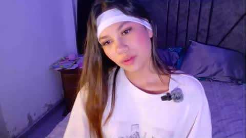 Snapshot of wendy_mills_ chatting on February 10, 3:32 am Wendy online show from February 10, 3:32 am