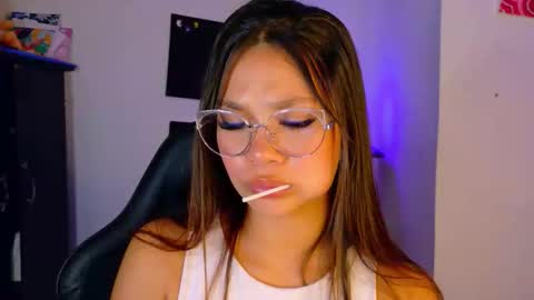 Snapshot of wendy_mills_ chatting on March 12, 12:50 am Wendy online show from March 12, 12:50 am