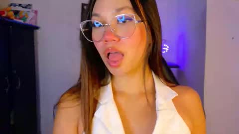 Snapshot of wendy_mills_ chatting on March 12, 11:00 pm Wendy online show from March 12, 11:00 pm