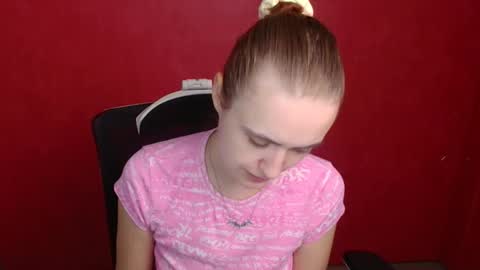 Snapshot of wendy_say_ chatting on September 21, 6:37 am Wendy online show from September 21, 6:37 am