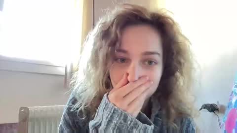 Snapshot of wenus_ss chatting on December 8, 12:41 pm wenus_ss online show from December 8, 12:41 pm