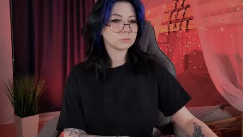 little girl who is always rightLisa online show from April 13, 1:11 am