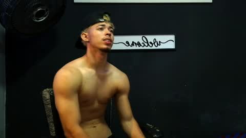 Snapshot of wesley_77 chatting on May 26, 4:25 pm wesley_77 online show from May 26, 4:25 pm