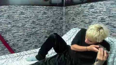 Wesley Boy online show from September 13, 9:47 pm