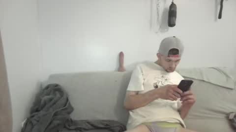 Snapshot of wesleyandkale chatting on April 6, 8:54 pm Wesley And Kale online show from April 6, 8:54 pm