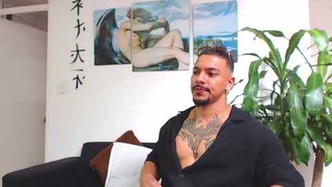 Wesley Rogger online show from February 15, 7:06 pm