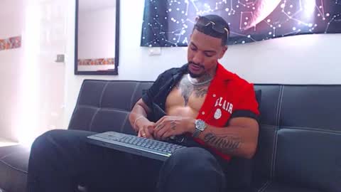 Wesley Rogger online show from November 13, 5:01 pm