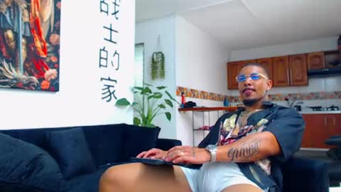 Snapshot of wesleyrogger chatting on April 19, 6:10 pm Wesley Rogger online show from April 19, 6:10 pm