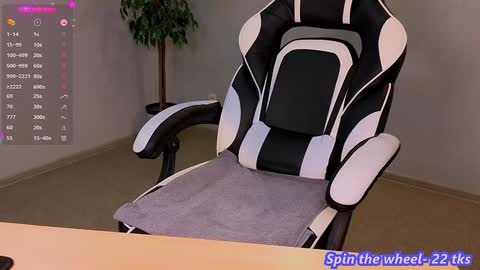 Molly online show from February 3, 1:40 pm