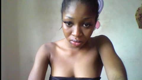 Snapshot of wet_pussy200 chatting on October 12, 8:24 am Bella online show from October 12, 8:24 am