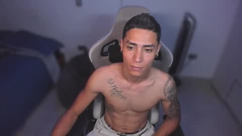 Snapshot of wexx_ chatting on February 5, 12:04 am wex online show from February 5, 12:04 am