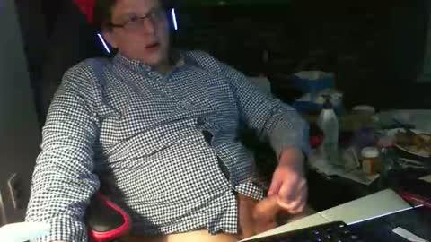 whateverdude555 online show from March 2, 10:38 pm