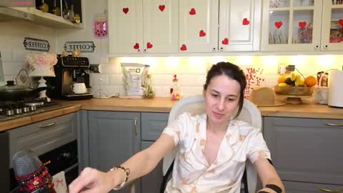 Victoria Maria online show from February 7, 2:15 am