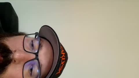 Snapshot of wheely19871606 chatting on February 3, 1:30 pm wheely19871606 online show from February 3, 1:30 pm