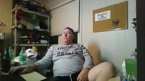 Snapshot of whiskyguy47 chatting on November 9, 3:38 am whiskyguy47 online show from November 9, 3:38 am