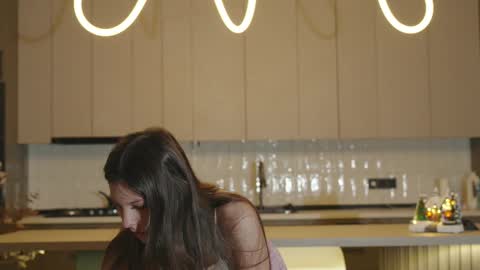 Naomi online show from December 5, 2:09 am