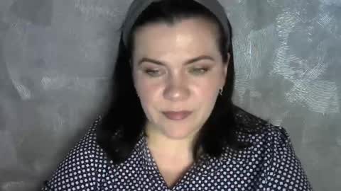white__queen_ online show from June 5, 7:14 am
