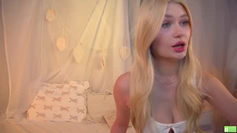 Snapshot of white_godness chatting on February 16, 2:43 pm Chloe    NEXT STREAM - 1 december online show from February 16, 2:43 pm