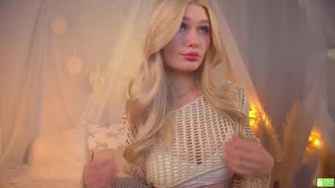 Snapshot of white_godness chatting on February 23, 2:14 pm Chloe    NEXT STREAM - 1 december online show from February 23, 2:14 pm