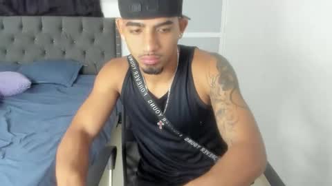 Snapshot of white_master444 chatting on May 20, 2:18 am white online show from May 20, 2:18 am