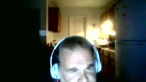 Snapshot of whiteboyguidx chatting on October 22, 1:39 am Tony Floyd online show from October 22, 1:39 am