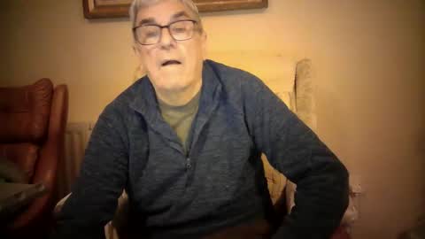 whitebriefs009 online show from January 8, 3:25 pm