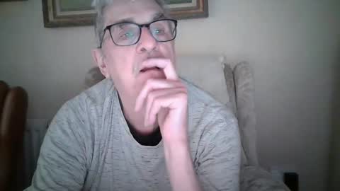 whitebriefs009 online show from January 11, 10:42 am