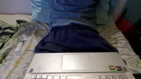 Snapshot of whitecummmmm chatting on February 17, 12:07 am Mmmm online show from February 17, 12:07 am