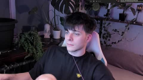 Gus online show from December 2, 6:32 pm