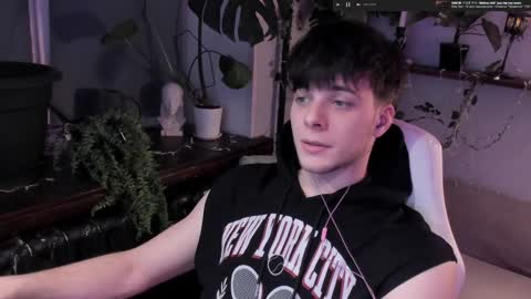 Gus online show from December 3, 5:23 pm