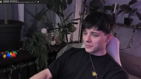 Gus online show from December 24, 6:28 pm