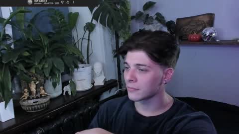 Gus online show from November 24, 9:03 pm