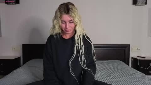 Snapshot of whiteflower_x0 chatting on February 2, 6:34 am ASK ME online show from February 2, 6:34 am
