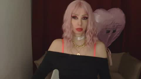 White Queen online show from February 16, 3:27 pm