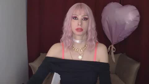 White Queen online show from February 18, 4:37 pm