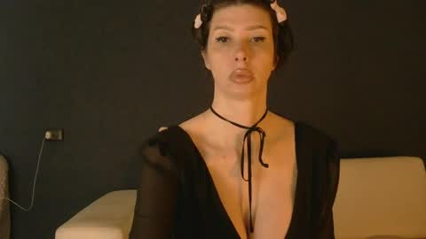Snapshot of whitequeen888 chatting on May 24, 5:45 am White Queen online show from May 24, 5:45 am