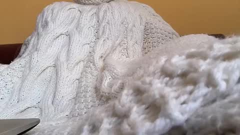 whitesweater online show from March 18, 6:49 am