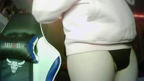 whiteweapon88 online show from February 14, 6:21 am