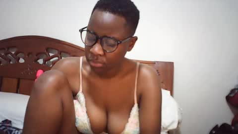 whitney_ly online show from July 28, 8:21 am