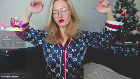 whitneypunnch online show from December 17, 7:03 am