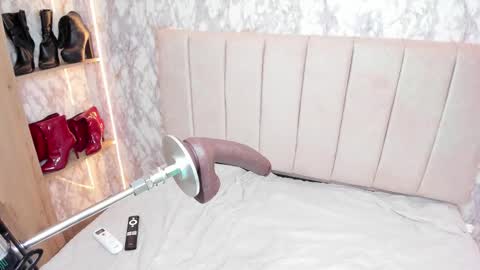 whitneyyfox online show from September 14, 10:53 pm