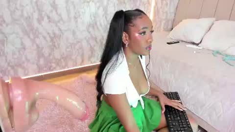 whitneyyfox online show from June 15, 2:58 am