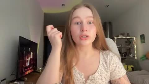 Snapshot of whoisalisa chatting on February 15, 7:38 am Alisa online show from February 15, 7:38 am