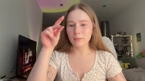 Snapshot of whoisalisa chatting on February 15, 7:51 am Alisa online show from February 15, 7:51 am